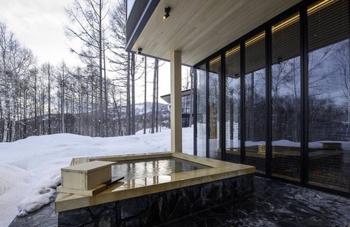 Kutchan House | Full Concierge Hanaridge Luxury 5Bdrm Onsen Residence
