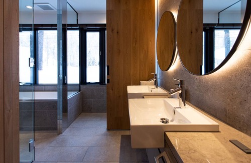 Kutchan House | Full Concierge Hanaridge Luxury 5Bdrm Onsen Residence