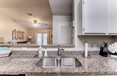 Gulf Shores Condo | Full Condo w/Pool & Gym, Sleeps 4