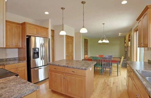 Village of Harrison House | Full Family Friendly Home - EAA Ready!