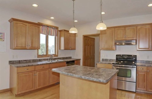 Village of Harrison House | Full Family Friendly Home - EAA Ready!