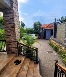 Nakaseke Bed & Breakfast | Full House 3 Bedrooms