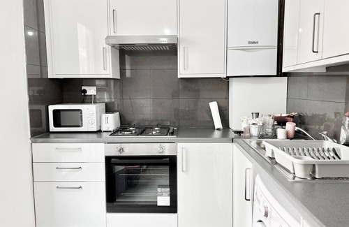 Shepherd's Bush House | Full House 5 Rooms 3 Bath London