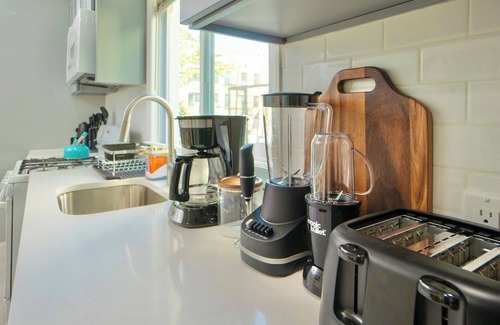 Newark House | Full House Family Retreat at The Hillside! W/Parking & Near EWR & NYC