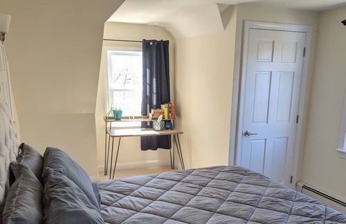 Danvers House | Full House for 12 with Pool Table; Near Boston and Beaches!