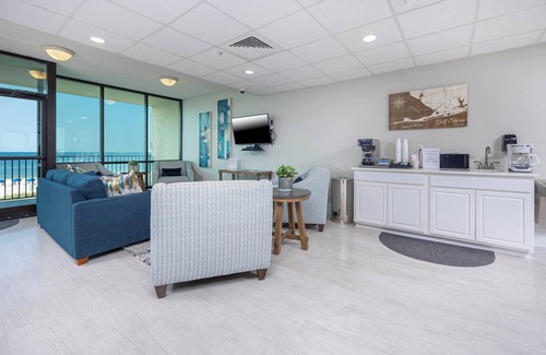 Gulf Shores Condo | Full Kitchen - Bunks - FREE Wifi - Phoenix Hotels…just like a Condo!