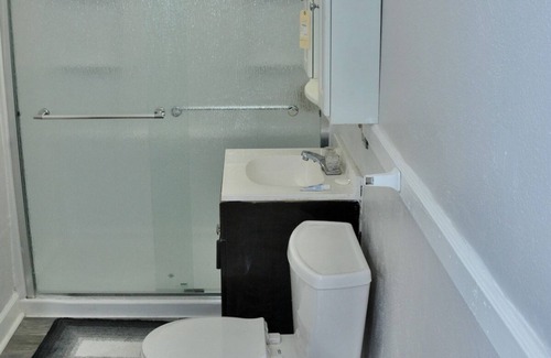 Columbia House | Full Kitchen, Fast Wi-Fi, Smart TV, Washer & Dryer, Walk to 5 Points