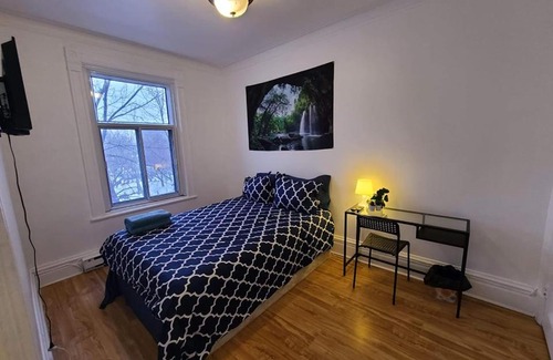 Mile End House | Full Kitchen \ TV + Netflix \ Room B