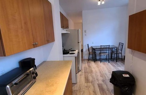 Mile End House | Full Kitchen \ TV + Netflix \ Room B