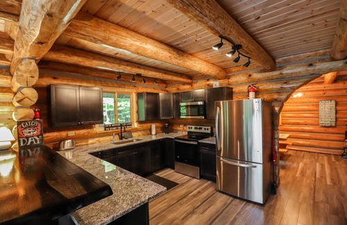 Mercer House | Full Log House Near Golf Course & UTV/Snowmobile Trails