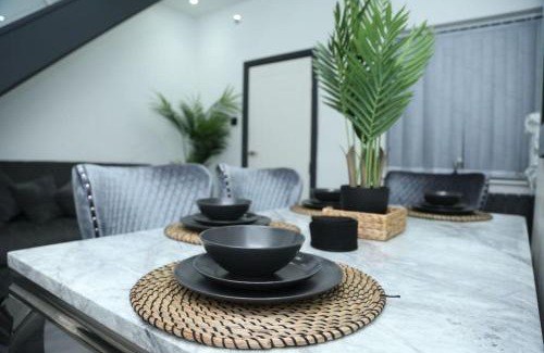 Salford House | Full, modern family house in Salford
