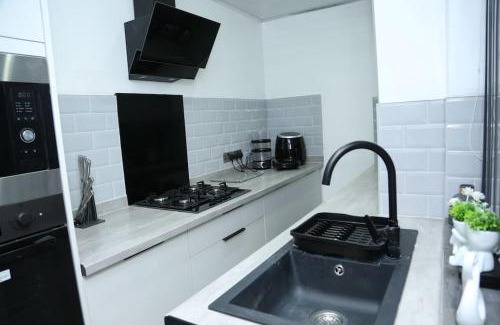 Salford House | Full, modern family house in Salford