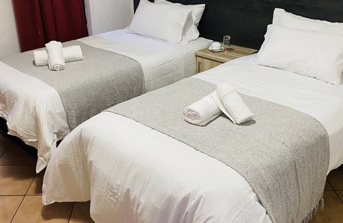 Nelspruit House | Full Moon Guest House