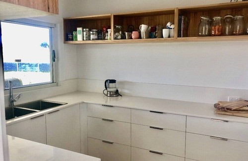Inverloch House | FULL Property AND 2 Guest Suites - Inlet Waters Escape (7 bedrooms). Pool & spa!