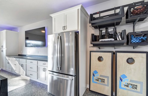 Green Bay House | FULL Remodel, loaded Entertainment Garage! Steps to Lambeau, Titletown, Resch!
