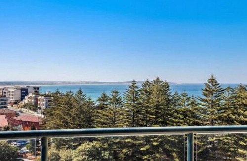 Cronulla Apartment | Fully Furnished apartment that is sure to keep you entertained from start to fin