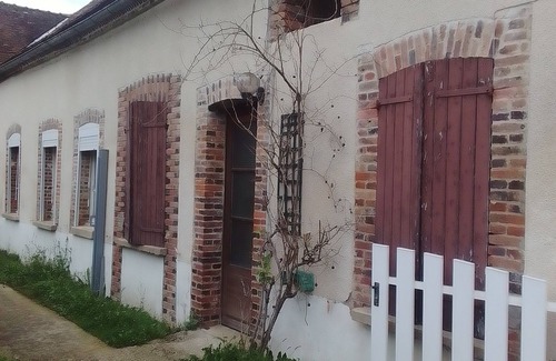 La Celle-Saint-Cyr Apartment | Fully equipped house. Total peace and comfort.