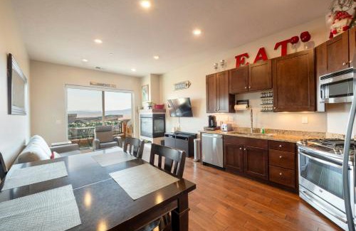 Kimball Junction Apartment | Fully Equipped 2BR Condo with Private Hot Tub & Views - Newpark Terrace 57