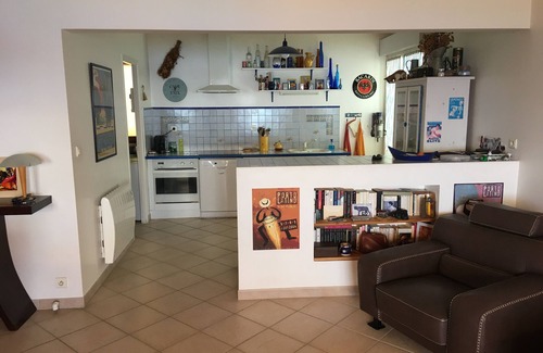 Corse-du-Sud Apartment | Fully-equipped 3-bedroom apartment with sea view and beach 200 m from restaurants and minimarket.