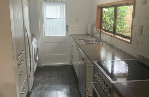 Kaeo Apartment | Fully Equipped 4 Brm Bach, Perfect for Relaxing, Only Metres to the Water