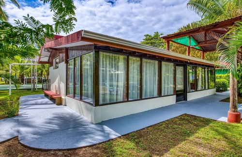 Parrita House | Fully Equipped Beach Bungalow 1