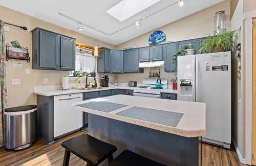 Mountainaire House | Fully Equipped Family & Dog-Friendly Home - Fenced Yard - A/C - NO Pet Fee