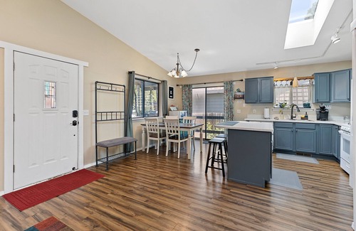 Mountainaire House | Fully Equipped Family & Dog-Friendly Home - Fenced Yard - A/C - NO Pet Fee