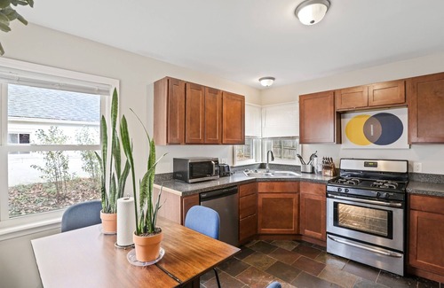 Dicken House | Fully Equipped Home; Walk to UM Stadium, 30+ Days