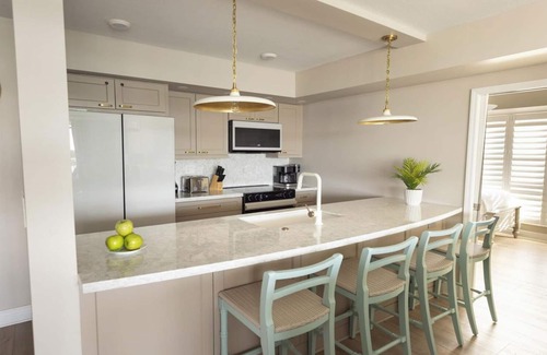 Marathon Hotel | Fully Equipped Kitchen and Pool Access Make this an Easy Choice for your Stay!