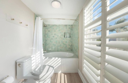 Marathon Hotel | Fully Equipped Kitchen and Pool Access Make this an Easy Choice for your Stay!