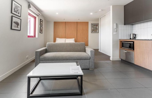 Carlton South Apartment | Fully equipped Stylish 1BR unit with WIFI