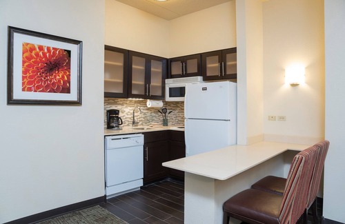 Oakbrook Terrace Condo | Fully-Equipped Suite | Gym Access