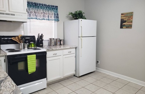 Charlotte House | Fully Fenced Backyard | 400 MBs Wifi | King Beds