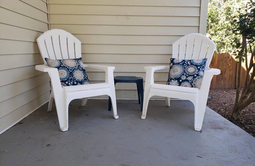 Charlotte House | Fully Fenced Backyard | 400 MBs Wifi | King Beds