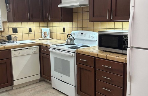 Tahoe Paradise House | Fully furnished house in quiet neighborhood perfect for a family or professional