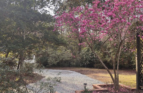 Summerville Historic District Cottage | Fully furnished, 1-bedroom cottage in heart of Summerville. off street parking.