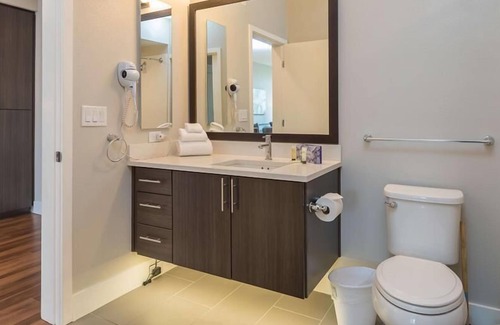 Shoreline West Apartment | Fully Furnished 1BR | Kitchen & Laundry | Pool | Mountain View