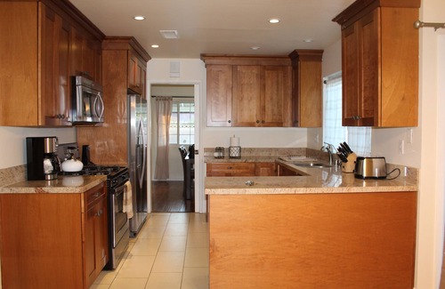 Chatsworth House | Fully furnished 3 Bed rooms 2 bath - Hanna place