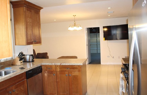 Chatsworth House | Fully furnished 3 Bed rooms 2 bath - Hanna place