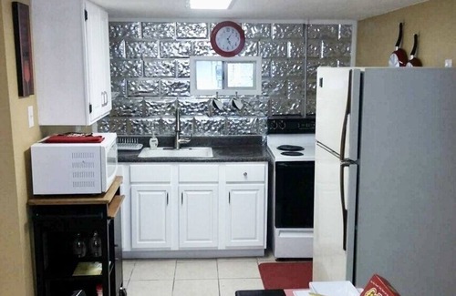Jefferson House | Fully Furnished ALL BILLS PAID Studio