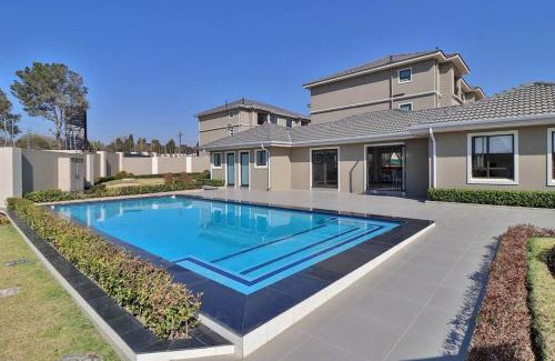 Greater Johannesburg Metropolitan Area Apartment | Fully furnished apartment + UPS.