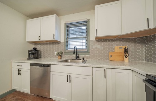 Appleton House | Fully Furnished Cozy Home with Fenced Yard in a Peaceful Neighborhood