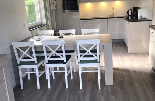 Wolphaartsdijk House | Fully furnished detached holiday home within walking distance of Lake Veere