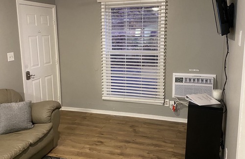 Bluewell Apartment | Fully Furnished Executive Rental 1-Bed 1-Bath Pets Allowed