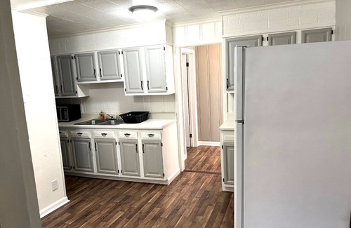 Bluewell Apartment | Fully Furnished Executive Rental Large 1-Bed 1-Bath Pets Allowed