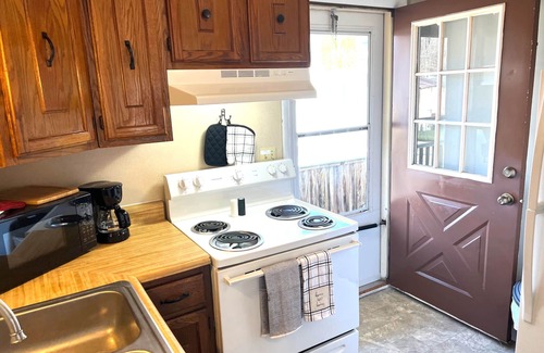 Bluewell Apartment | Fully Furnished Executive Rental 2-Bed 1-Bath Pets Allowed