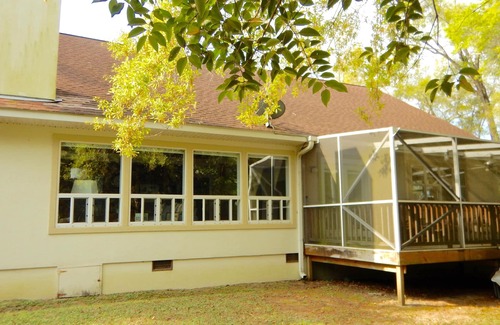 Fairhope House | Fully Furnished - Fairhope Bluff ~ Minimum 31 day stay {available May 1-Dec 31}