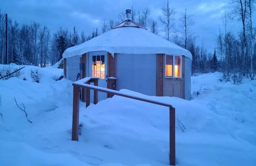 Big Lake House | Fully-furnished Kobuk Yurt 1 🌲 at AK Dogstead