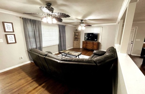 Gadsden House | Fully Furnished Mountain Retreat for Professionals