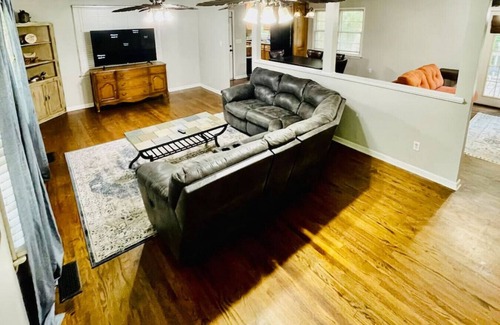 Gadsden House | Fully Furnished Mountain Retreat for Professionals